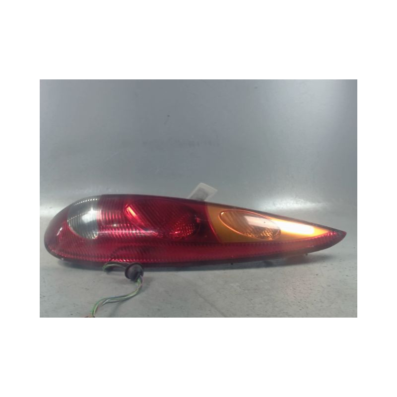 FEU ARRIERE DROIT NISSAN ALMERA TINO 2003-