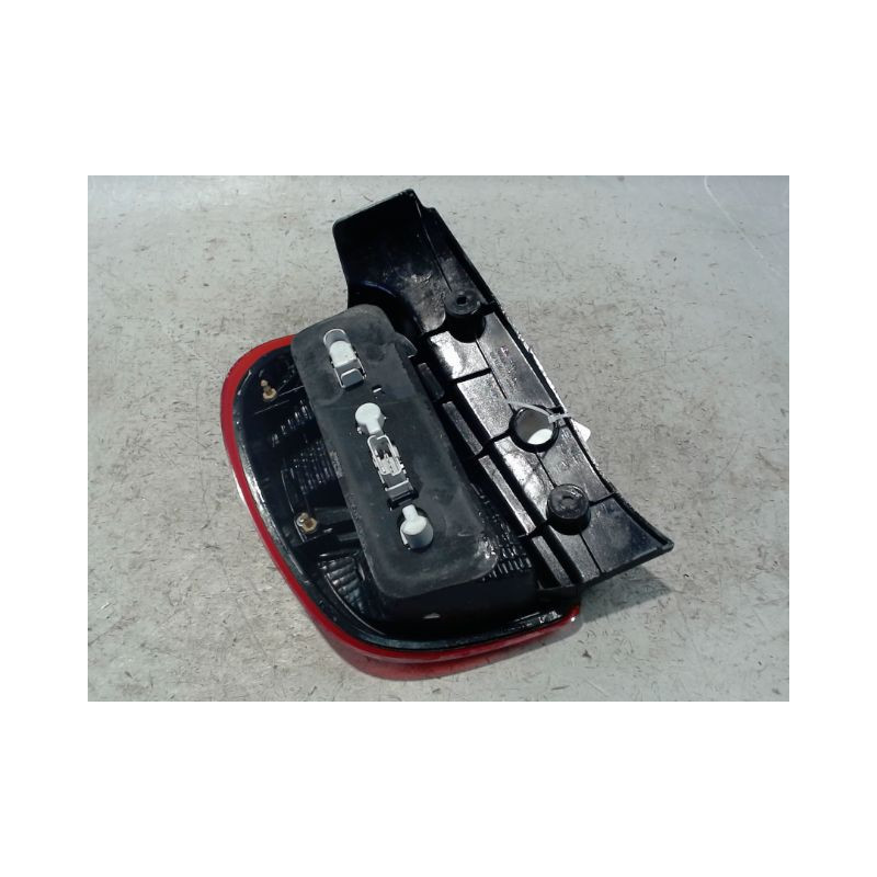 FEU ARRIERE DROIT NISSAN MICRA 2009-
