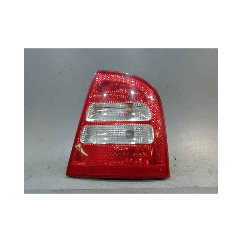 FEU ARRIERE DROIT SKODA OCTAVIA