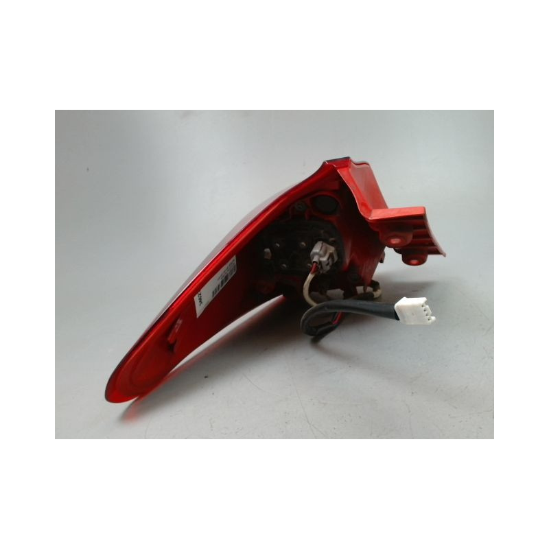 FEU ARRIERE DROIT TOYOTA AURIS 2010-