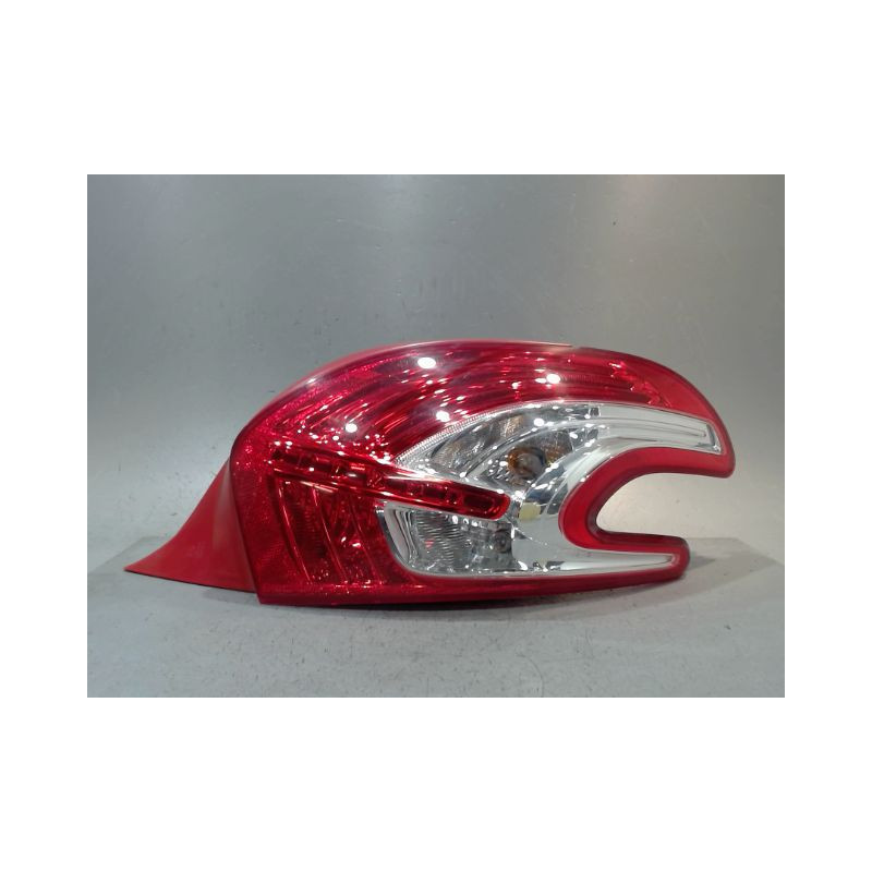 FEU ARRIERE DROIT PEUGEOT 208