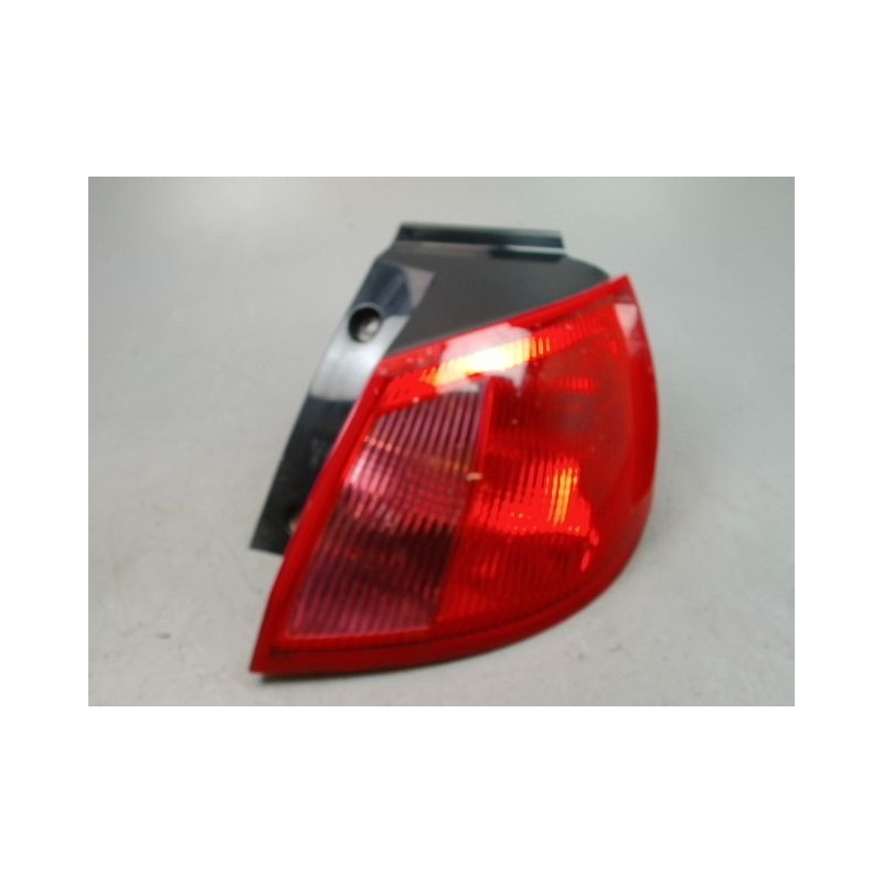 FEU ARRIERE DROIT MITSUBISHI COLT