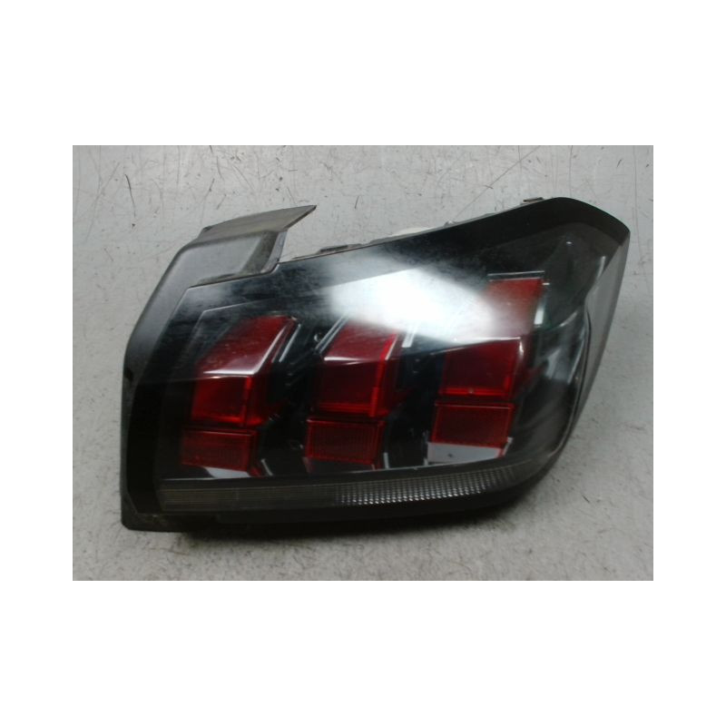 FEU ARRIERE DROIT PEUGEOT 208