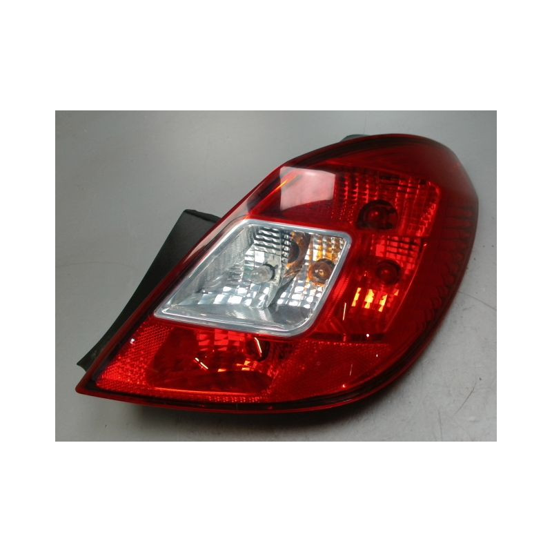 FEU ARRIERE DROIT OPEL CORSA 06-09
