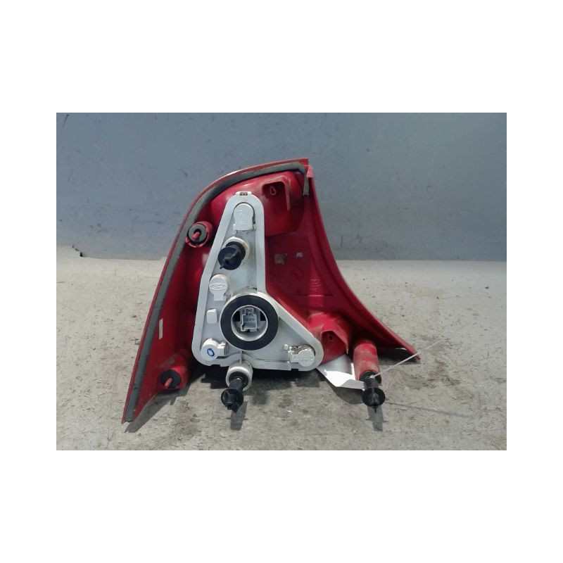 FEU ARRIERE DROIT FORD FOCUS 98-04