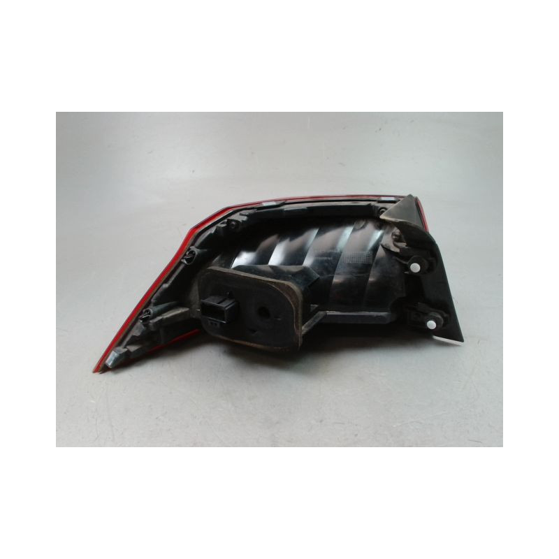 FEU ARRIERE DROIT VOLKSWAGEN PASSAT 2010-