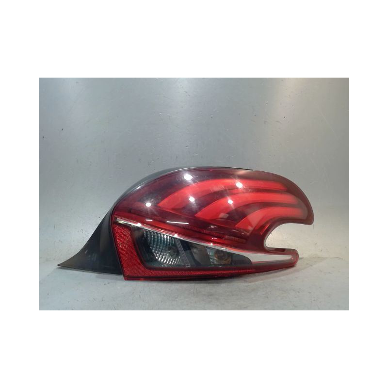 FEU ARRIERE DROIT PEUGEOT 208