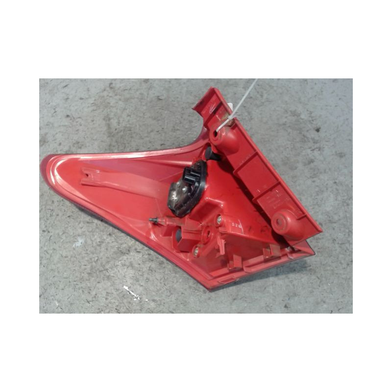 FEU ARRIERE DROIT TOYOTA AURIS 2010-