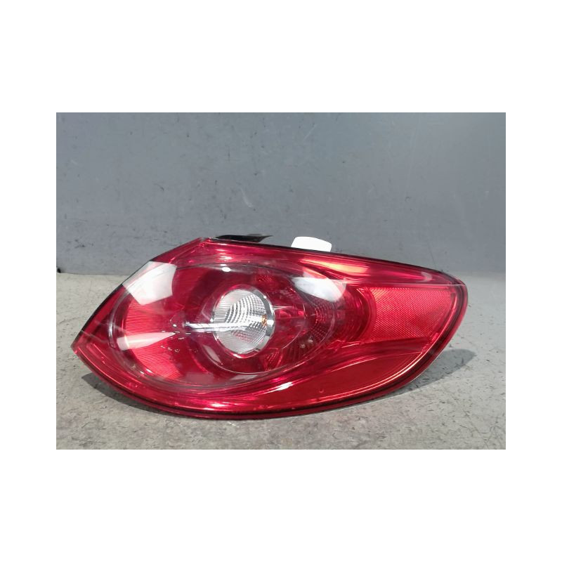 FEU ARRIERE DROIT VOLKSWAGEN PASSAT 2010-