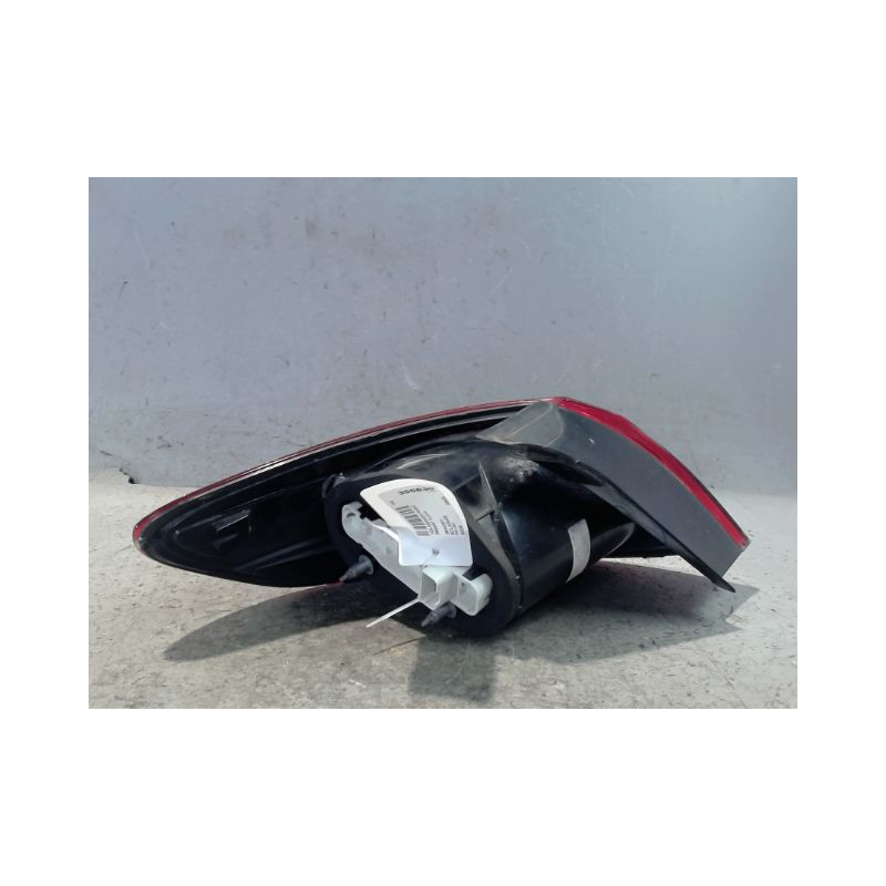FEU ARRIERE DROIT VOLKSWAGEN PASSAT 2010-
