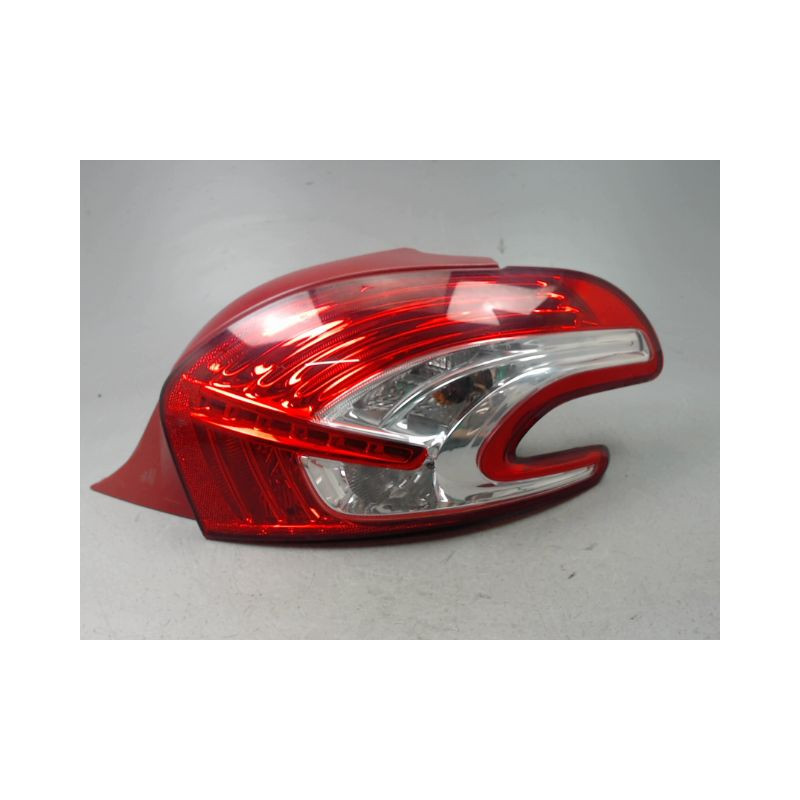 FEU ARRIERE DROIT PEUGEOT 208