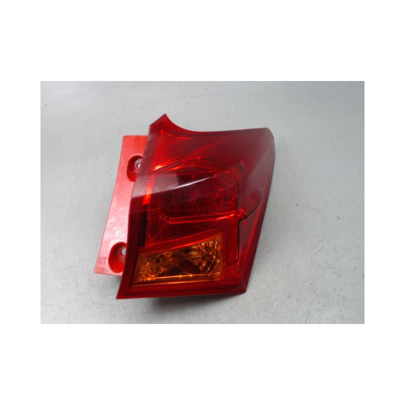 FEU ARRIERE DROIT TOYOTA AURIS 2010-