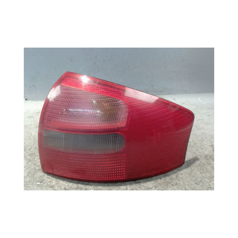 FEU ARRIERE DROIT AUDI A6 97-2001