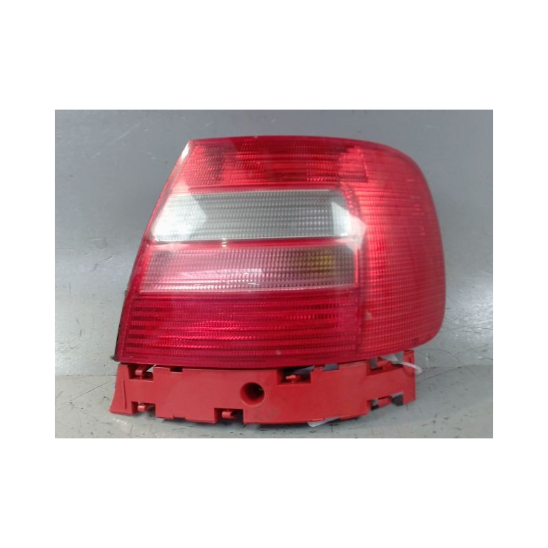 FEU ARRIERE DROIT AUDI A4 95-99
