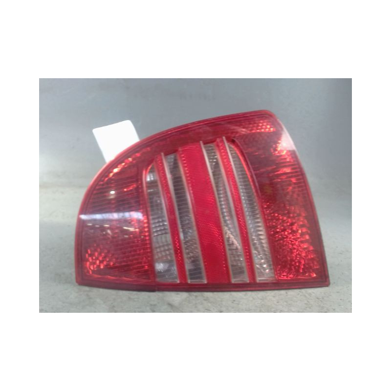 FEU ARRIERE DROIT SKODA SUPERB 04-08