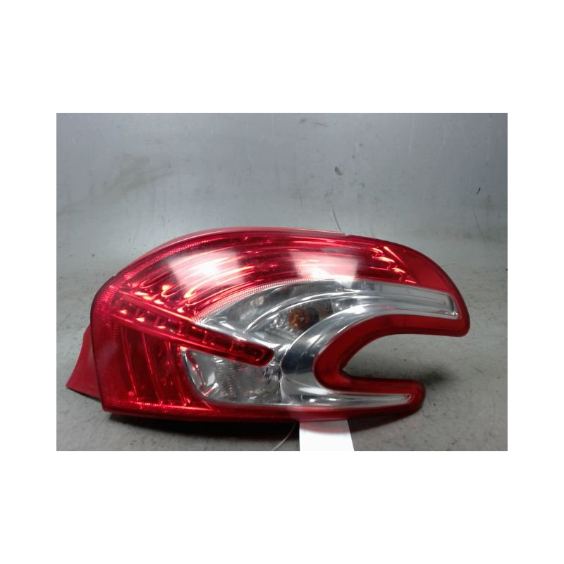 FEU ARRIERE DROIT PEUGEOT 208