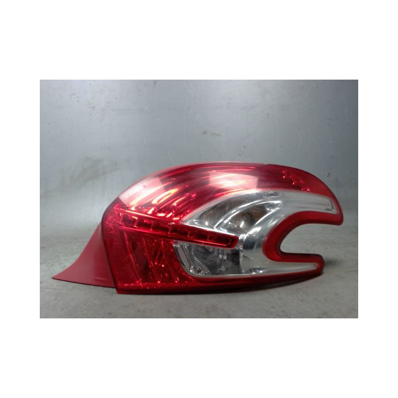 FEU ARRIERE DROIT PEUGEOT 208