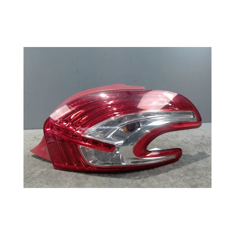 FEU ARRIERE DROIT PEUGEOT 208