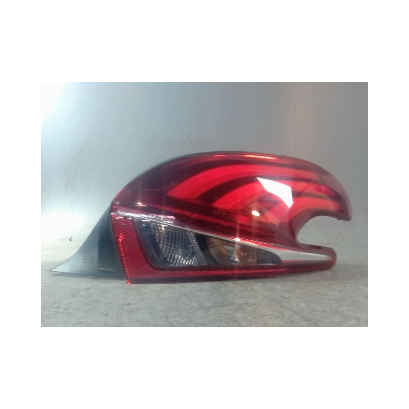 FEU ARRIERE DROIT PEUGEOT 208