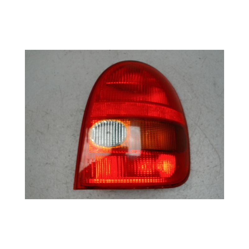 FEU ARRIERE DROIT OPEL CORSA 93-97