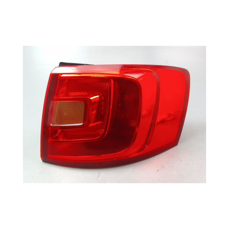 FEU ARRIERE DROIT VOLKSWAGEN JETTA 2005-