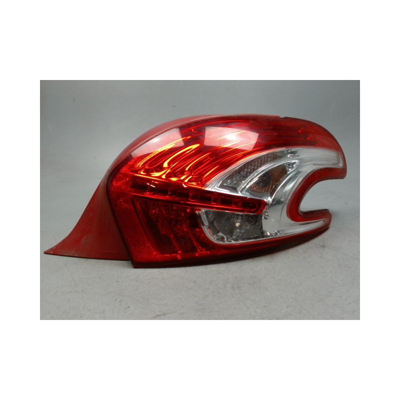 FEU ARRIERE DROIT PEUGEOT 208