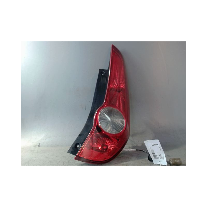 FEU ARRIERE DROIT OPEL AGILA