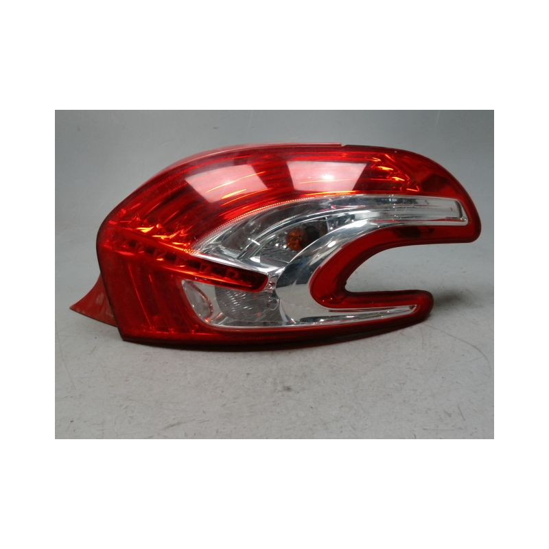 FEU ARRIERE DROIT PEUGEOT 208