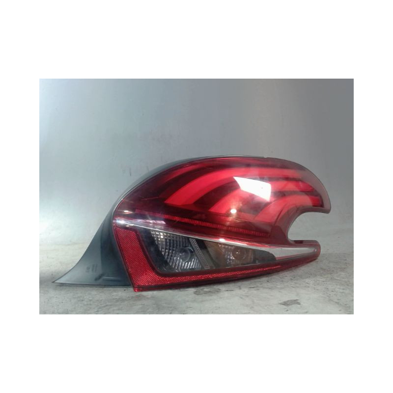 FEU ARRIERE DROIT PEUGEOT 208