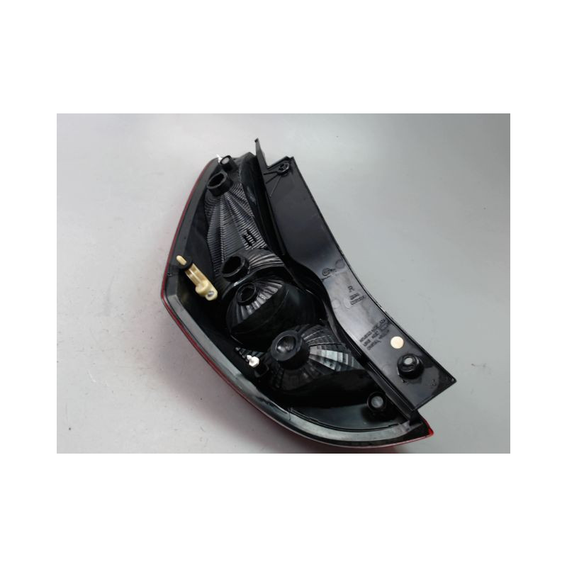 FEU ARRIERE DROIT OPEL AGILA