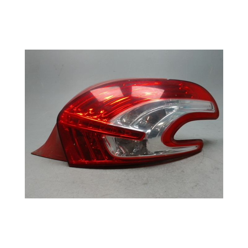 FEU ARRIERE DROIT PEUGEOT 208