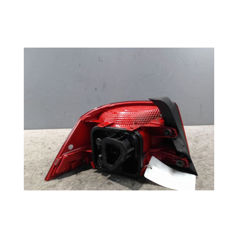 FEU ARRIERE DROIT VOLKSWAGEN PASSAT 2010-