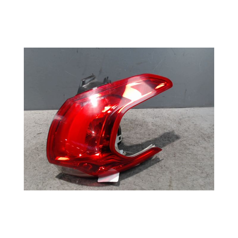 FEU ARRIERE DROIT PEUGEOT 2008