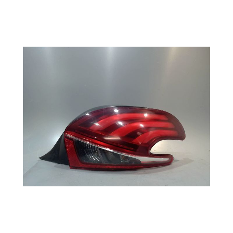 FEU ARRIERE DROIT PEUGEOT 208