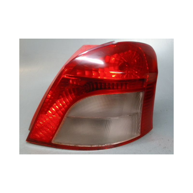 FEU ARRIERE DROIT TOYOTA YARIS 2005-