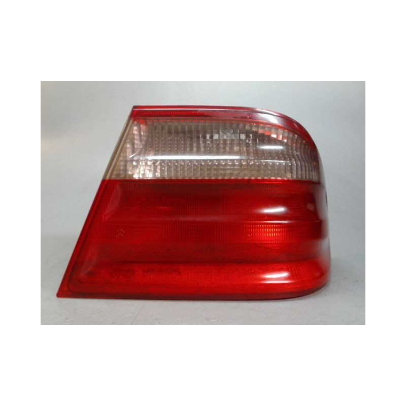 FEU ARRIERE DROIT MERCEDES CLASSE E 99-2002