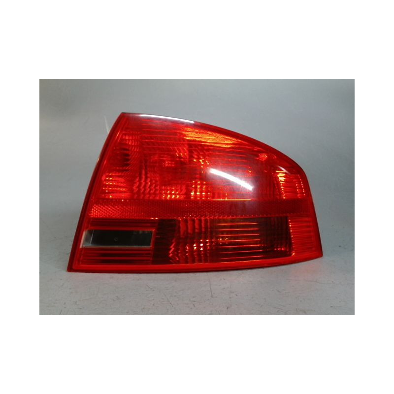 FEU ARRIERE DROIT AUDI A4