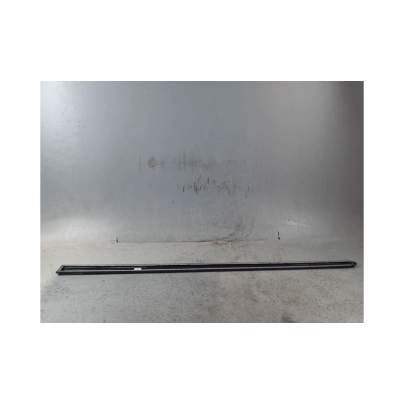 PROTECTION PORTE AVANT DROIT PEUGEOT 107 5P
