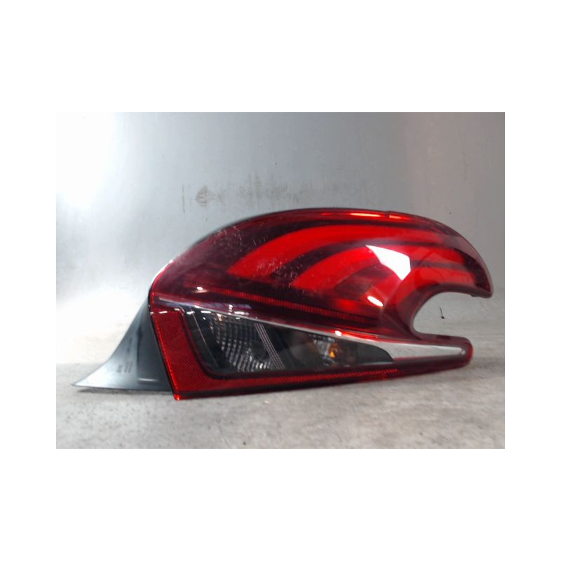 FEU ARRIERE DROIT PEUGEOT 208