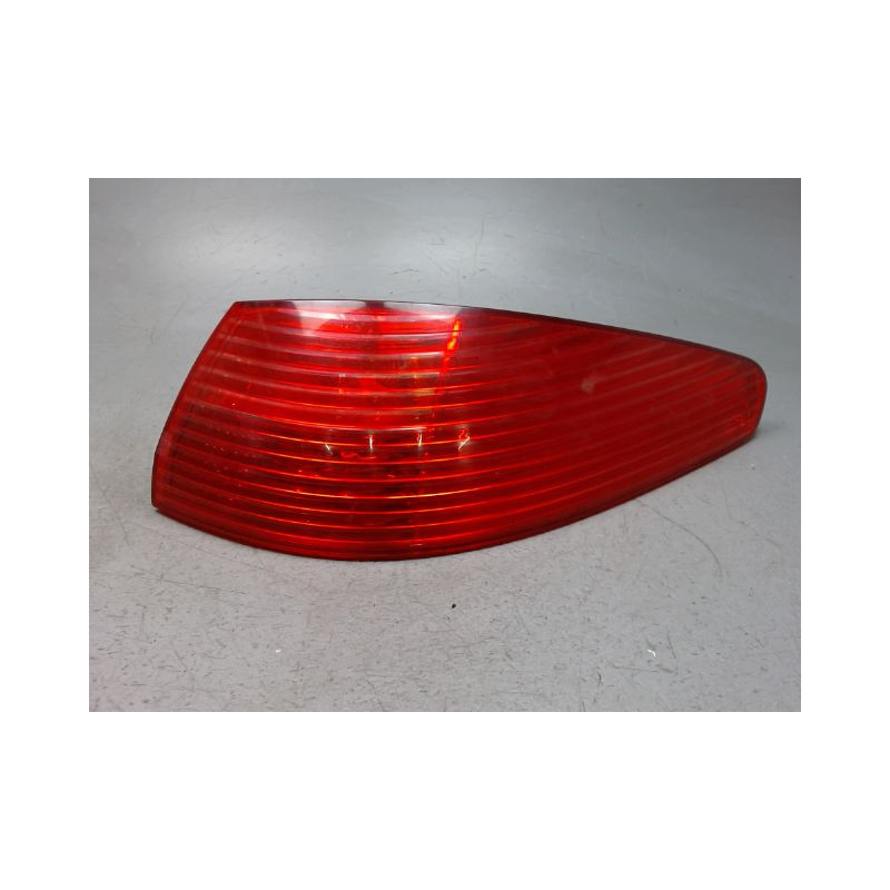 FEU ARRIERE DROIT PEUGEOT 607 99-2004