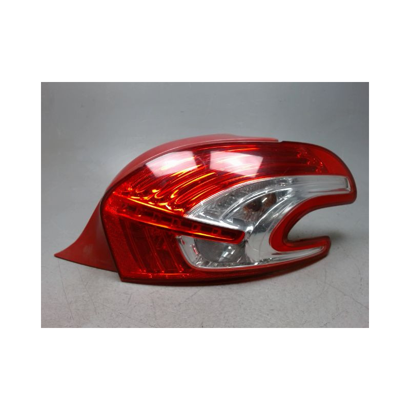 FEU ARRIERE DROIT PEUGEOT 208