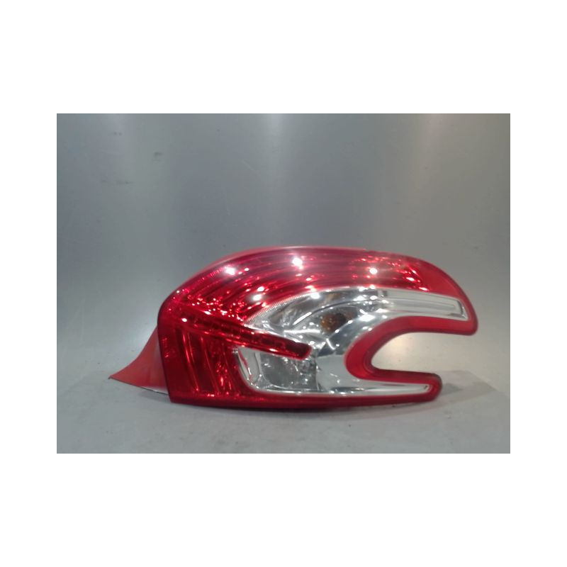FEU ARRIERE DROIT PEUGEOT 208