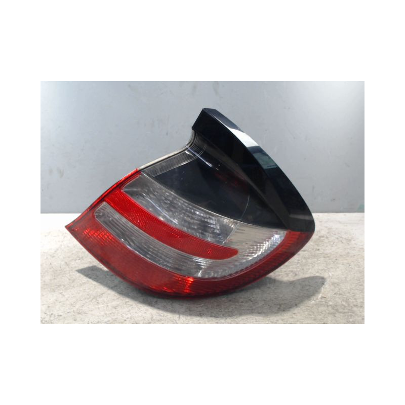 FEU ARRIERE DROIT MERCEDES CLASSE C 2004-