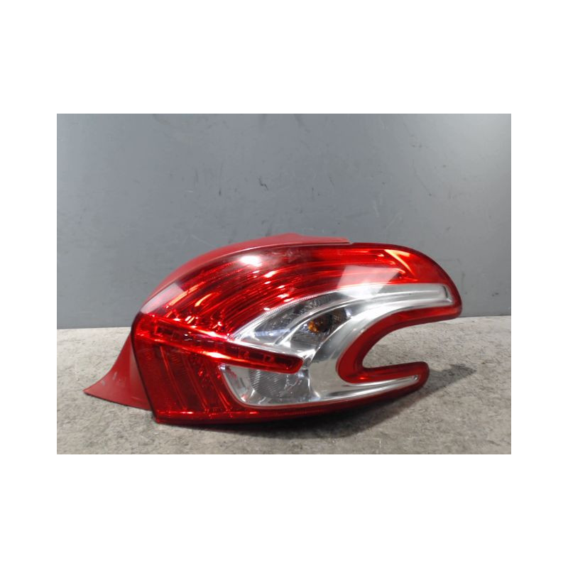 FEU ARRIERE DROIT PEUGEOT 208
