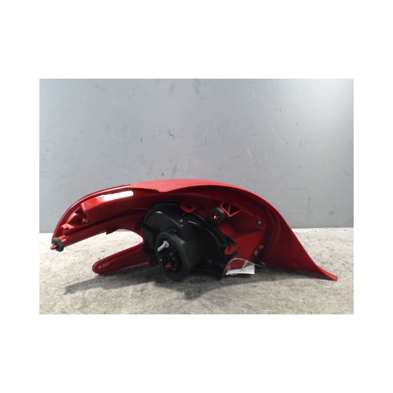 FEU ARRIERE DROIT PEUGEOT 208