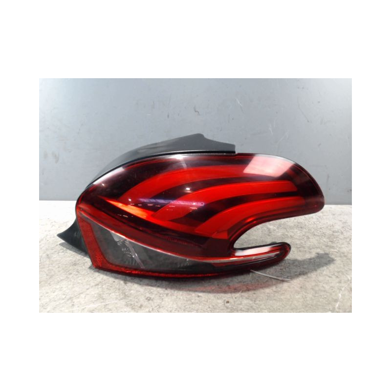 FEU ARRIERE DROIT PEUGEOT 208