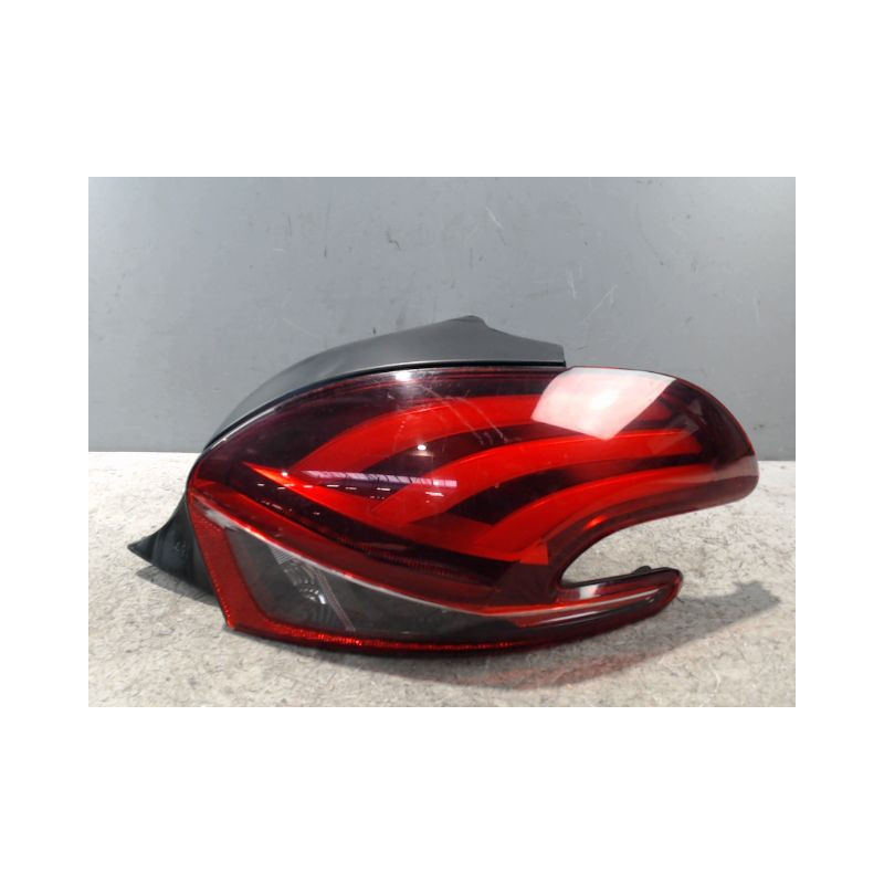 FEU ARRIERE DROIT PEUGEOT 208