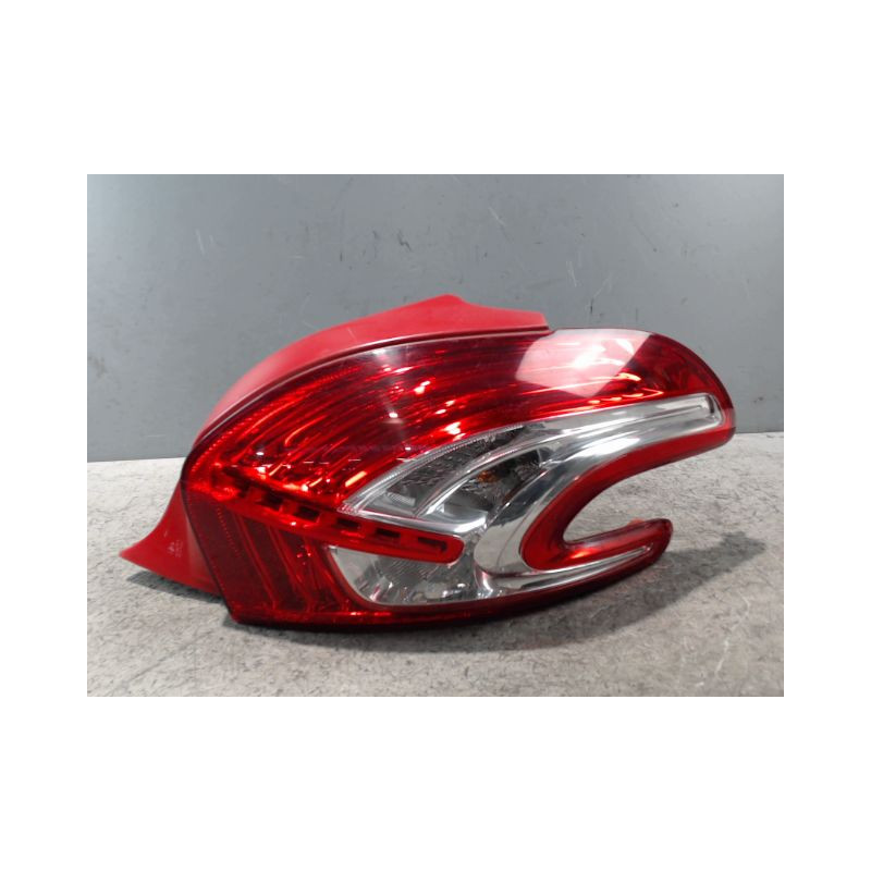 FEU ARRIERE DROIT PEUGEOT 208