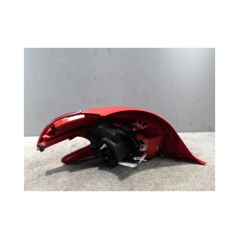 FEU ARRIERE DROIT PEUGEOT 208