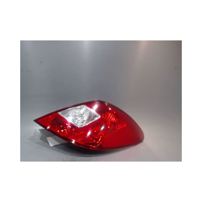 FEU ARRIERE DROIT OPEL CORSA